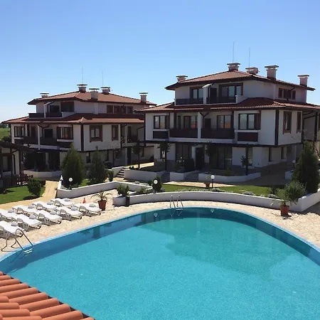 Velika Garden Villas וילה