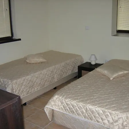 Velika Garden Villas לוזנטס