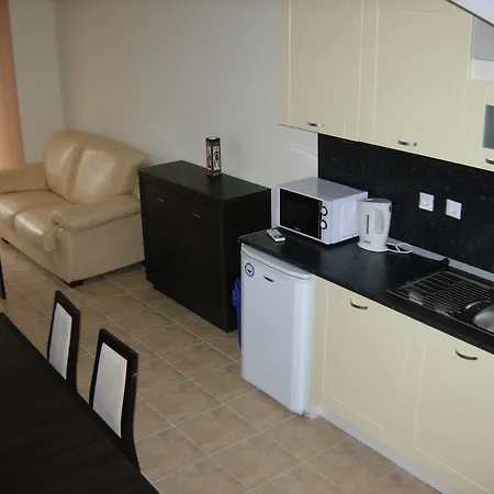 Velika Garden Villas לוזנטס