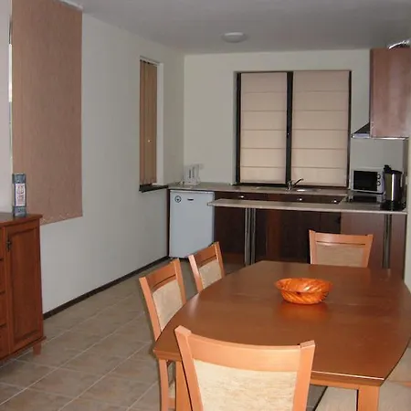 Velika Garden Villas לוזנטס
